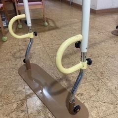 リハビリ歩行訓練　平行棒