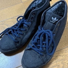 adidasスニーカー