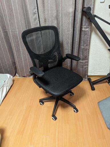 オフィスチェア 肘掛け跳ね上げ式