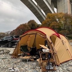 キャンプのテント　