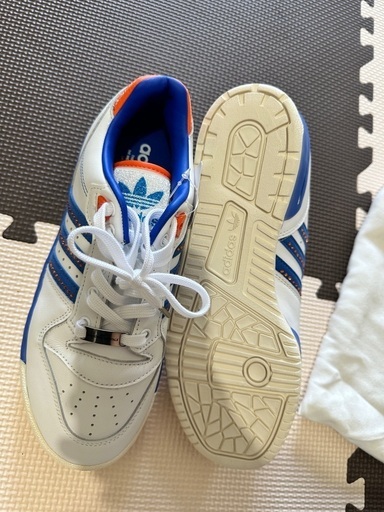 スニーカー adidas