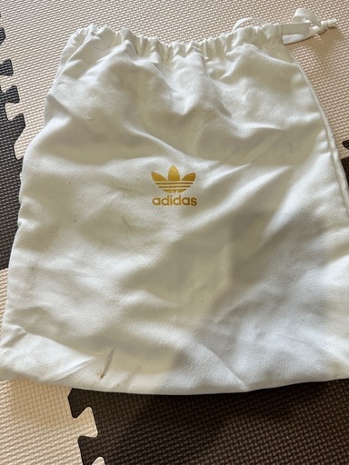 スニーカー adidas