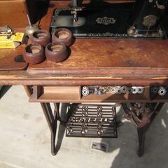 足踏みミシン STELミシン 稀少品 実働品 使用できます。 レトロ品