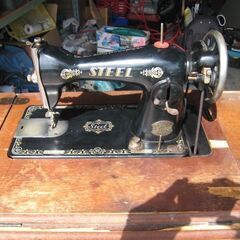 足踏みミシン STELミシン 稀少品 実働品 使用できます。　レトロ品 足踏みミシン STELミシン 稀少品 実働品 使用できます。 レトロ品