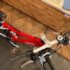 【Ferrari 後輪タイヤ・チューブ新品！】サスペンション付き　3×7速　700×32cクロスバイク　レッド×ホワイト