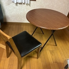 折り畳み丸テーブルと椅子2脚