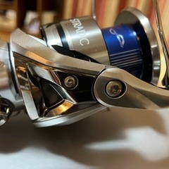 シマノ　23 ストラディック4000XG 新品未使用です。