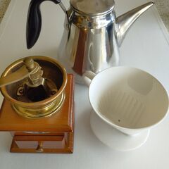 ドリップポット、手回しミル、コーヒードリッパーのコーヒーセット