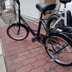 点検整備済み　20インチ　変速付き　オシャレな自転車　カゴ・ライト・鍵付きで便利!!　タイヤ、ワイヤー、チェーン等を新品に交換済み　オーバーホール済み