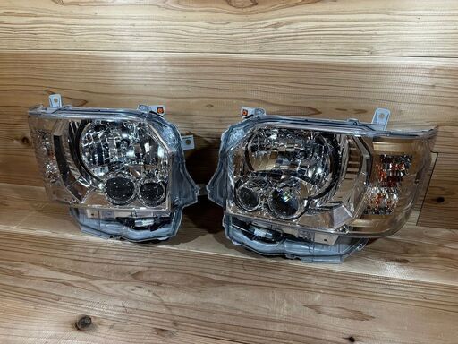 【新車外し】8型ハイエースワゴン　純正ヘッドライト　左右セット 新車外し】TOYOTA トヨタ ハイエース 純正 8型 LEDヘッドライト LED
