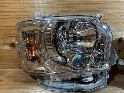 新車外し　ハイエース　純正LEDヘッドライト 新車外し】TOYOTA トヨタ ハイエース 純正 8型 LEDヘッドライト LED