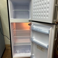 I714 🌈 2020年製の美品♪ アズマ 冷蔵庫 (136L) ⭐ 動作確認済 ⭐ クリーニング済