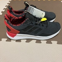 adidas スニーカー