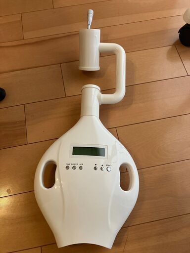 ホワイトニングの機械です。