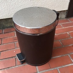 【決まりました✨】ペダル式　ゴミ箱