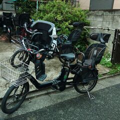 ｄ12🔵土日もお子様と土足のまま、いろいろなタイプの電動自転車の...