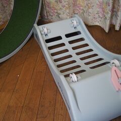 ★新品です★【天気に関係なく運動不足を解消】静音設計のキャットホイールは、ホイールが回転するので室内でも思いっきり全力疾走可能。猫ちゃん以外にも、小型犬に対応し、お外に散歩に出かけるのが難しい高齢犬でも、おうちで運動できます。