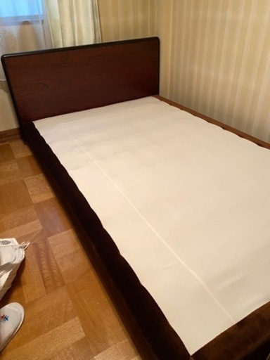 セミダブルベッド　マットレス付属　背板68×巾125  マットレス厚さ20センチ　家具 ベッド シングルベッド