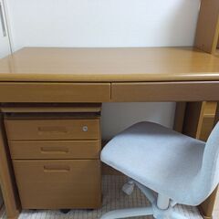 【学習机といすのセット】ニトリで購入、美品です。引き取りに来てく...