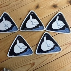 （お取引完了しました）うさぎ柄の三角お皿　５枚組