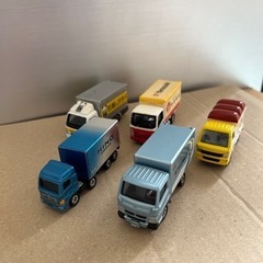 トラック　５台