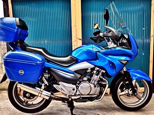 スズキGSR250S・ツアラー仕様 スズキ GSR250 – 世界展開を見据えた