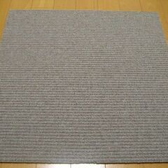 日本製タイルカーペット厚み6.5㎜・1枚２１０円・在庫３２枚（１...