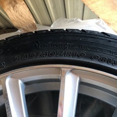 車のパーツ タイヤ、ホイール
