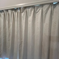 白い上品な遮光カーテン2枚組　ニトリ