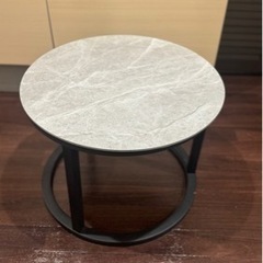 大理石風テーブル