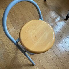 折畳み丸椅子