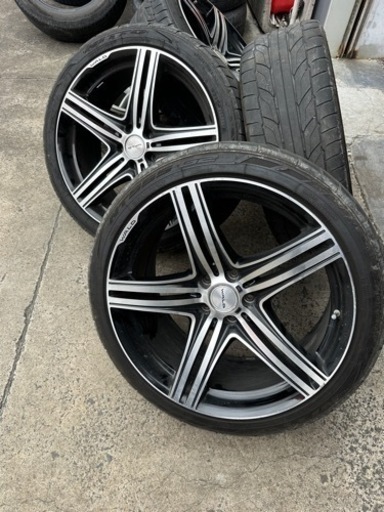 車のパーツ タイヤ、ホイール