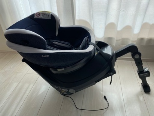 早いもの勝ち！おまけにアンパンマンのおもちゃ付き　コンビ　combi ISOFIX チャイルドシート