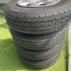ハイエース　新車外しタイヤ