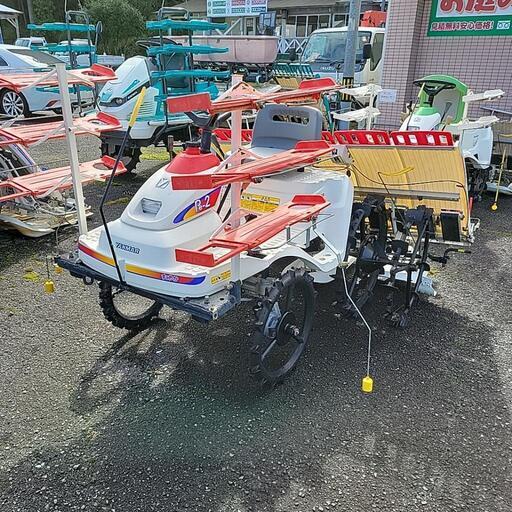 5条植え乗用田植機