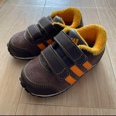 adidas 子供用シューズ