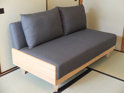 最終値下げ！4月19日に掲載終了します。新品同様二人掛けクッション付きソファ。現在37900円で売られている商品です。