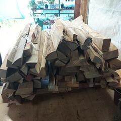 県産木材の薪1キロ100円で売ります。