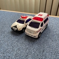 パトカー 救急車 おもちゃ