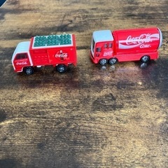 2台Coca-Colaトミカミニカー
