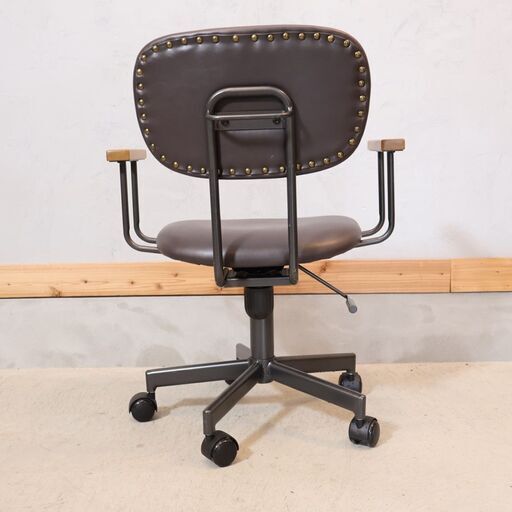 CRASH GATE(クラッシュゲート)PEPPER DESK ARM CHAIR(ペッパー デスク アームチェア)です。昔ながらの事務椅子のようなフォルムのオフィスチェア。在宅ワークや学習椅子にも♪