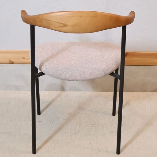 CRASH GATE(クラッシュゲート)/NOR(ノル)のアトムチェアです。深みの