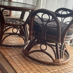 テーブルセットと竹マット