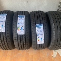 🉐新品　車のパーツ タイヤ4本