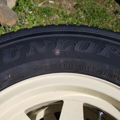 ダンロップGRANDTREK AT22
サイズ  235/75R15当時のアルミホイール付き4本セット