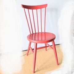 赤い椅子（木製）
