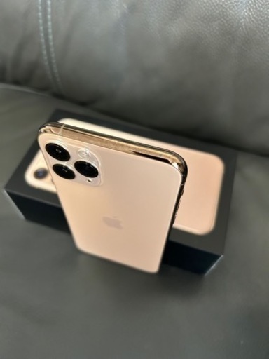 良品】iPhone11 Pro 256GB SIMフリー ガラス保護フィルムとカバー付
