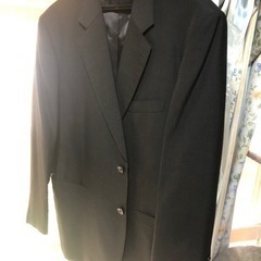 服/スーツ・黒色
