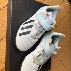 サッカーシューズ　18cm Adidas