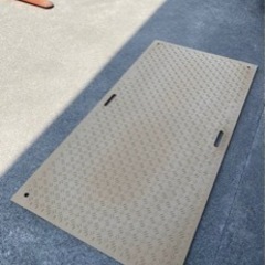 中古品　樹脂製敷板 養生用 片面凸 臨時駐車場 .プラスチック 敷板 